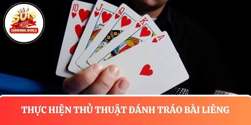 Thực hiện thủ thuật đánh tráo bài Liêng